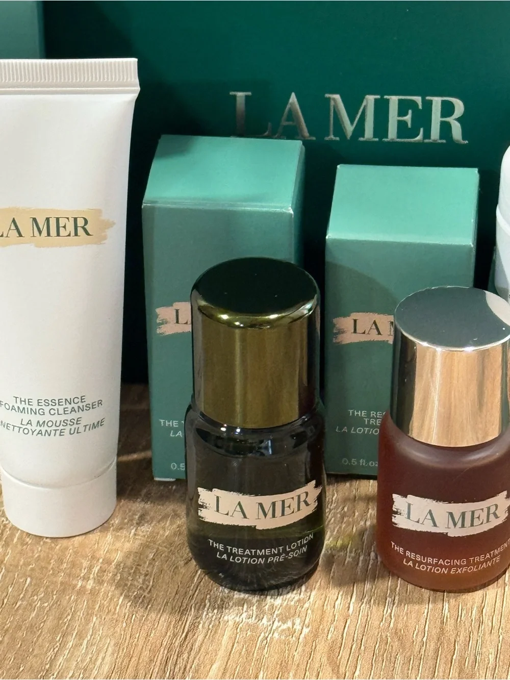 La Mer Skincare Collection in Teal and White